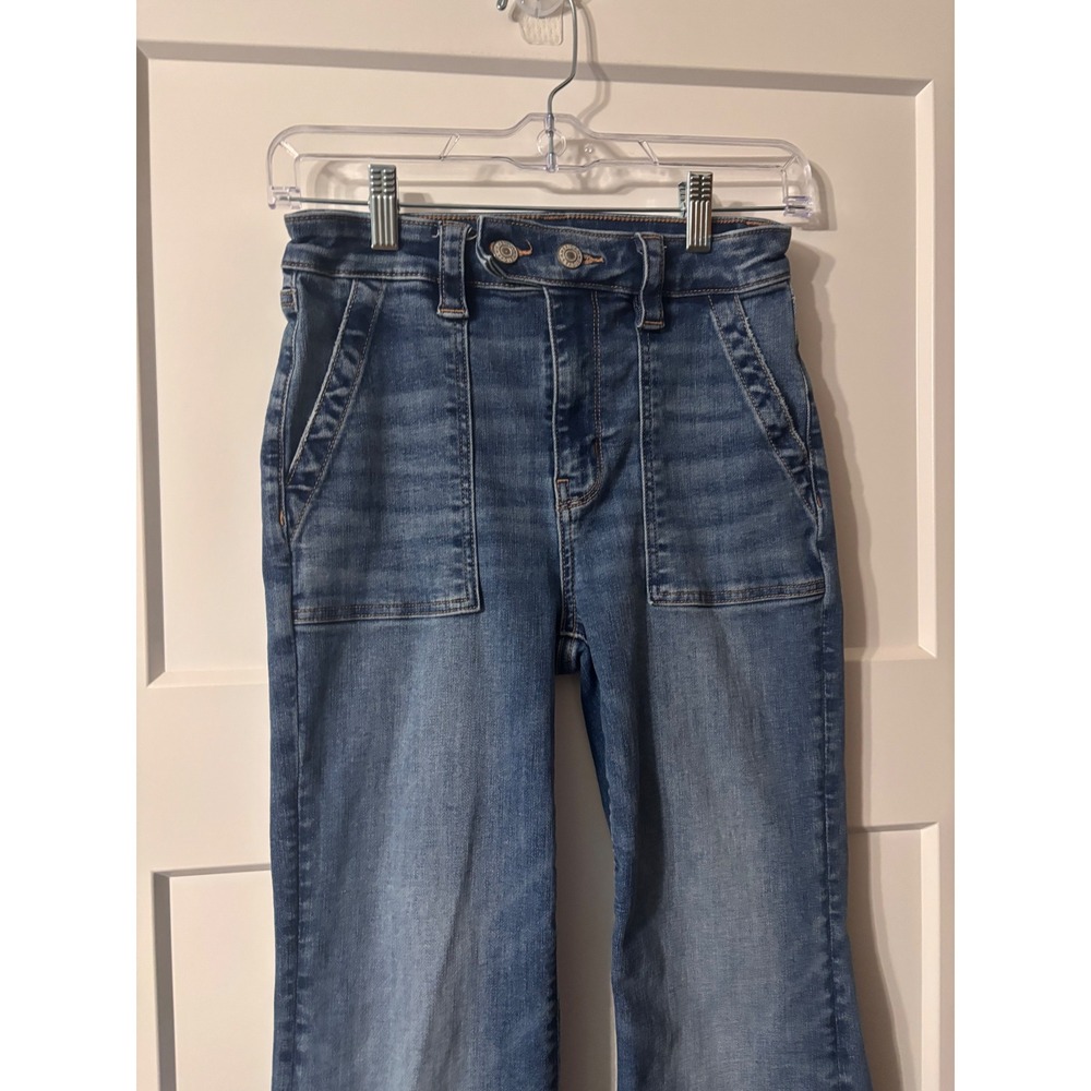 American Eagle Super High-Rise Flare Jeans Medium Wash Utility Patch Pocket 2S - Picture 4 of 10